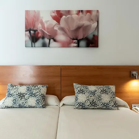 Avenida Hotel *